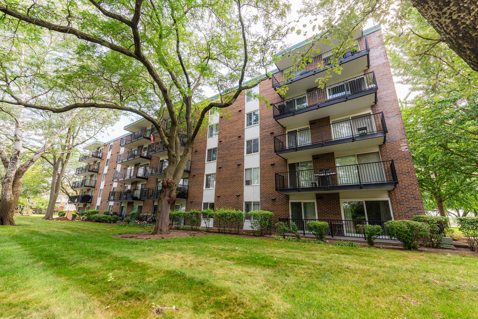 5S040 Pebblewood Lane #W303, Naperville, IL 60563