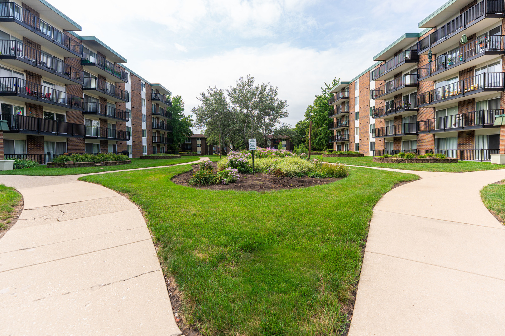 5S040 Pebblewood Lane #W303, Naperville, IL 60563