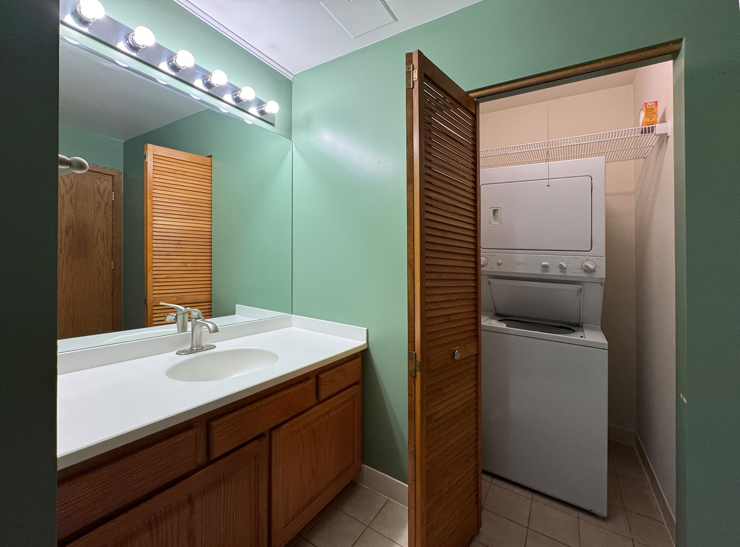 40 E Northwest Highway #212, Mount Prospect, IL 60056