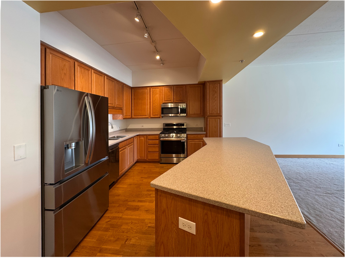 40 E Northwest Highway #212, Mount Prospect, IL 60056