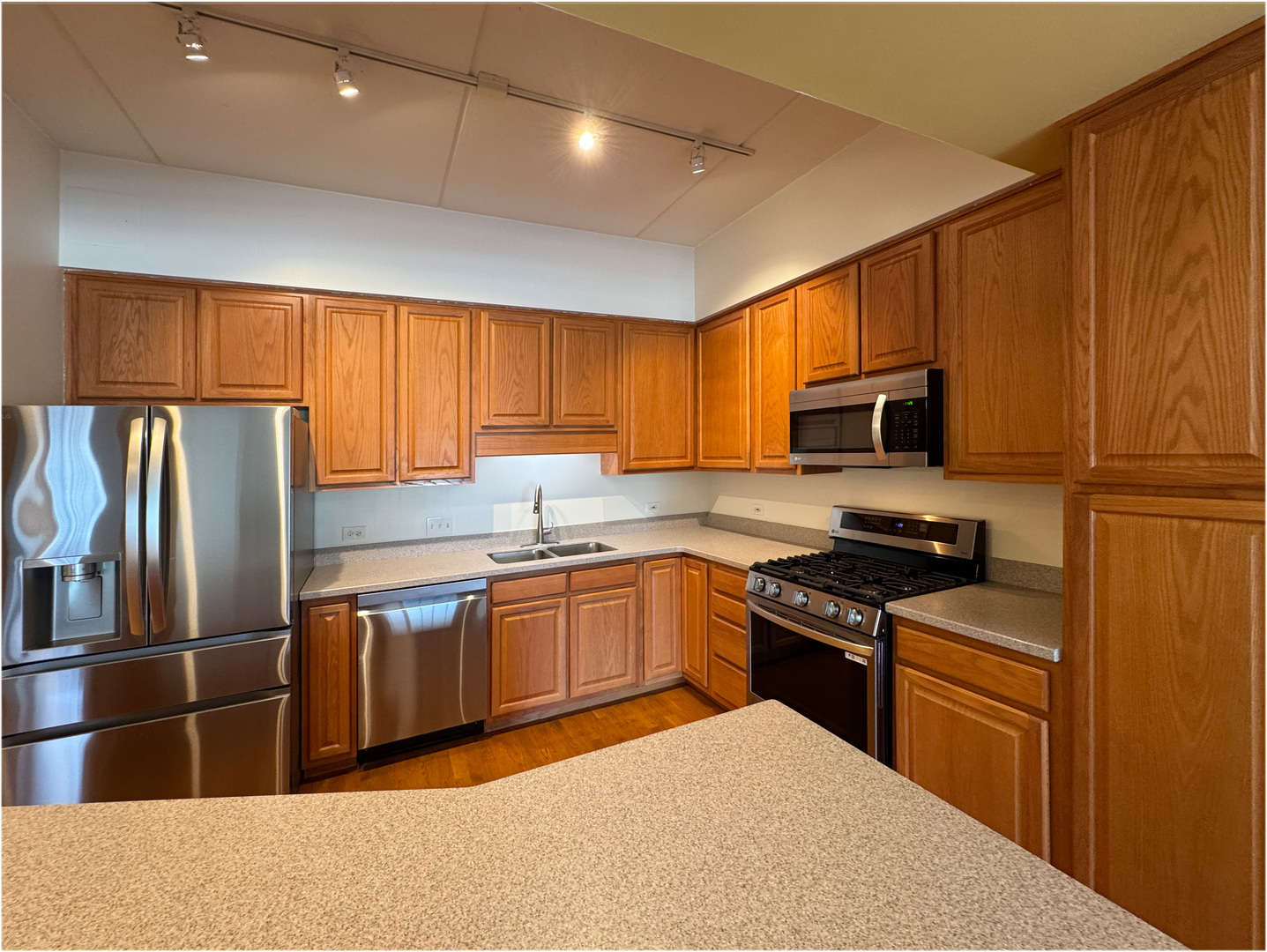40 E Northwest Highway #212, Mount Prospect, IL 60056