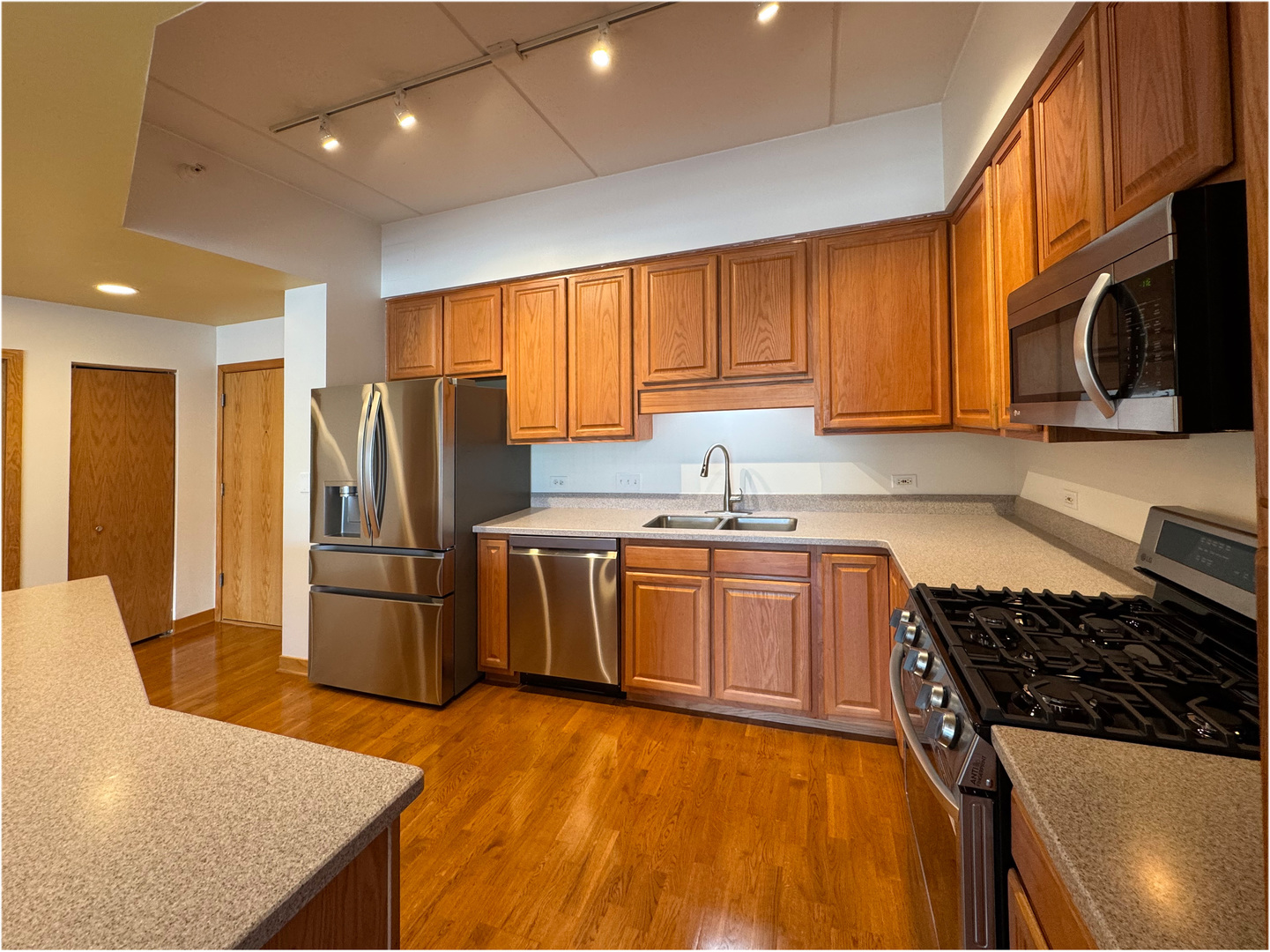 40 E Northwest Highway #212, Mount Prospect, IL 60056