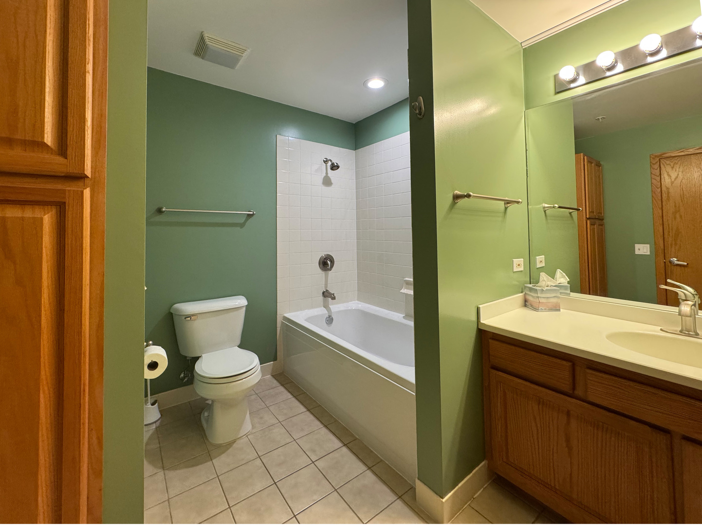 40 E Northwest Highway #212, Mount Prospect, IL 60056
