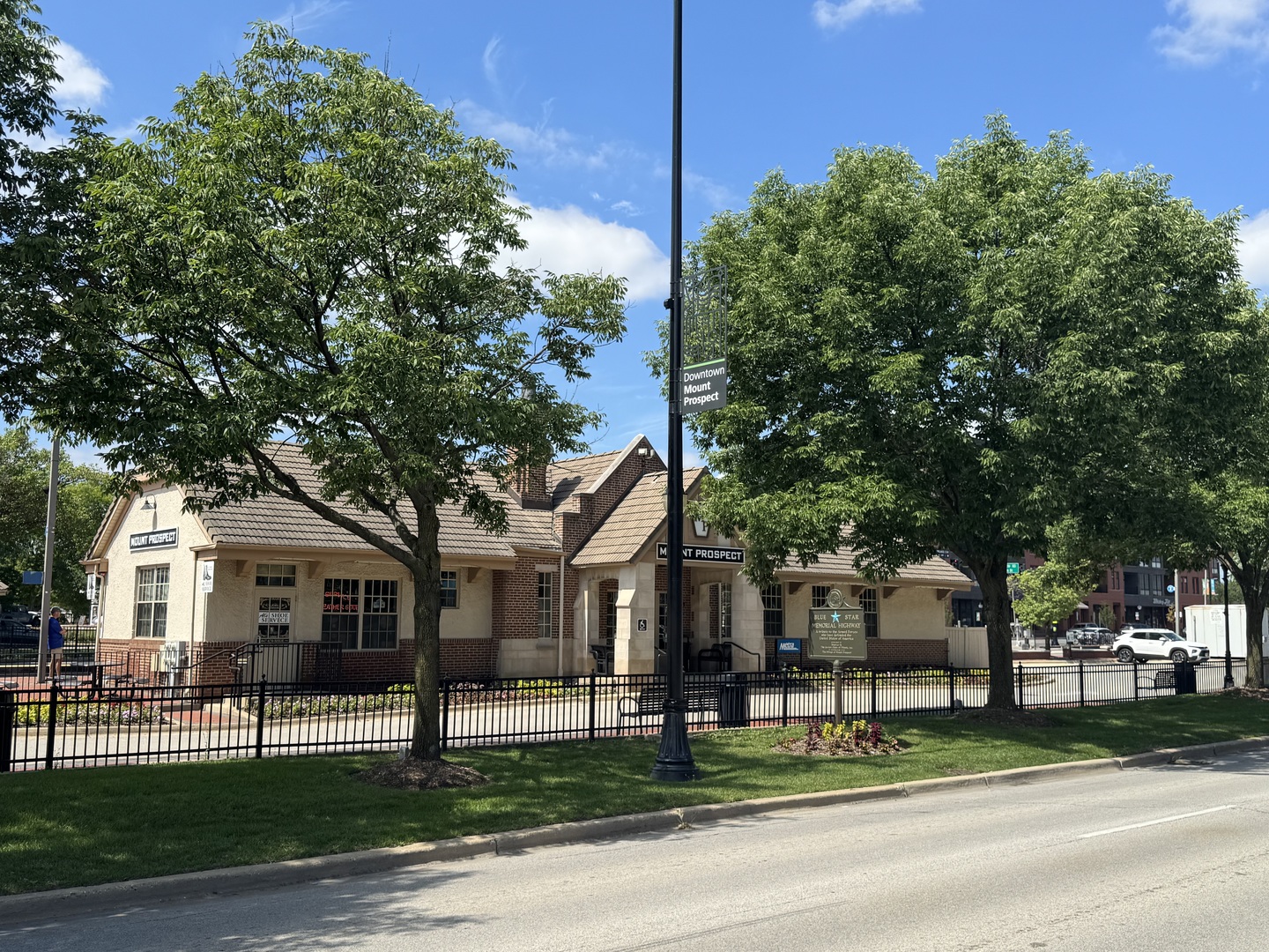 40 E Northwest Highway #212, Mount Prospect, IL 60056