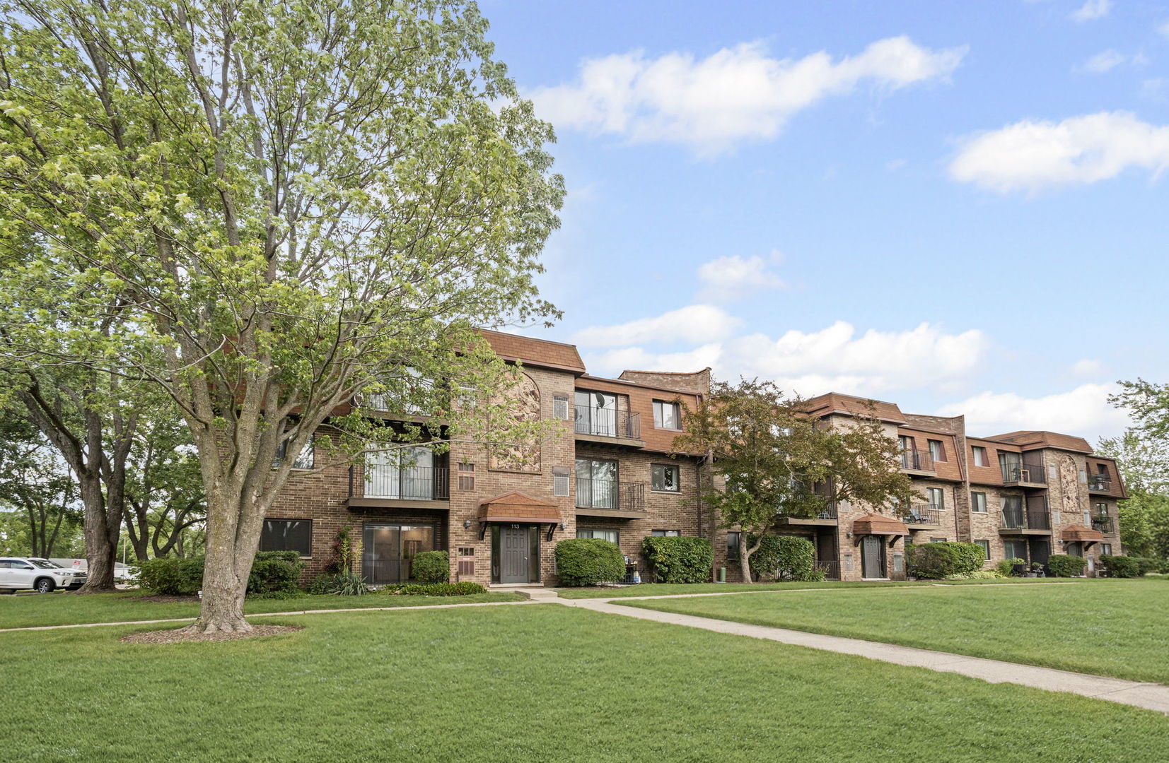 113 W Brandon Court #E11, Palatine, IL 60067