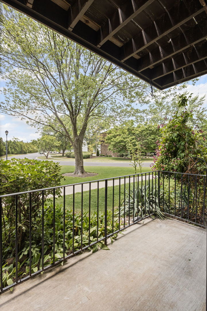 113 W Brandon Court #E11, Palatine, IL 60067