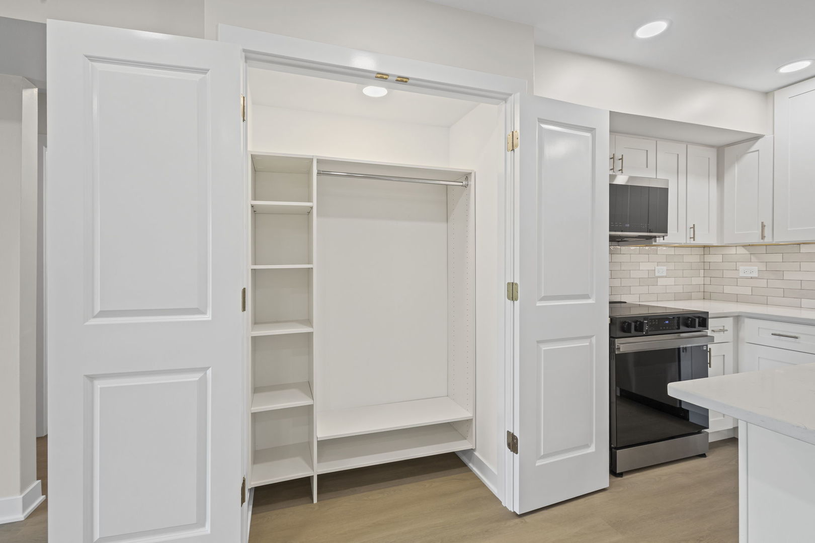 113 W Brandon Court #E11, Palatine, IL 60067