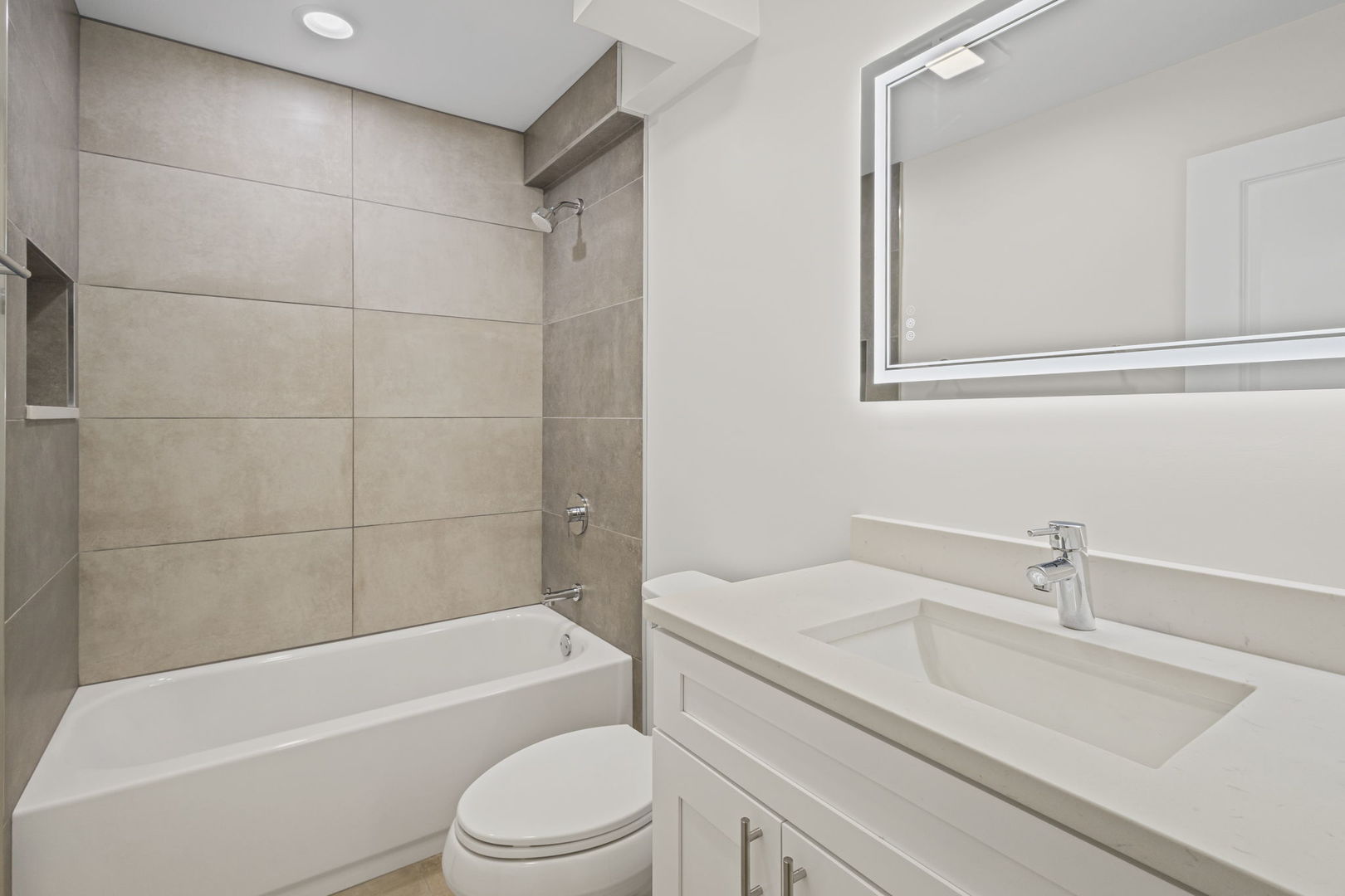 113 W Brandon Court #E11, Palatine, IL 60067