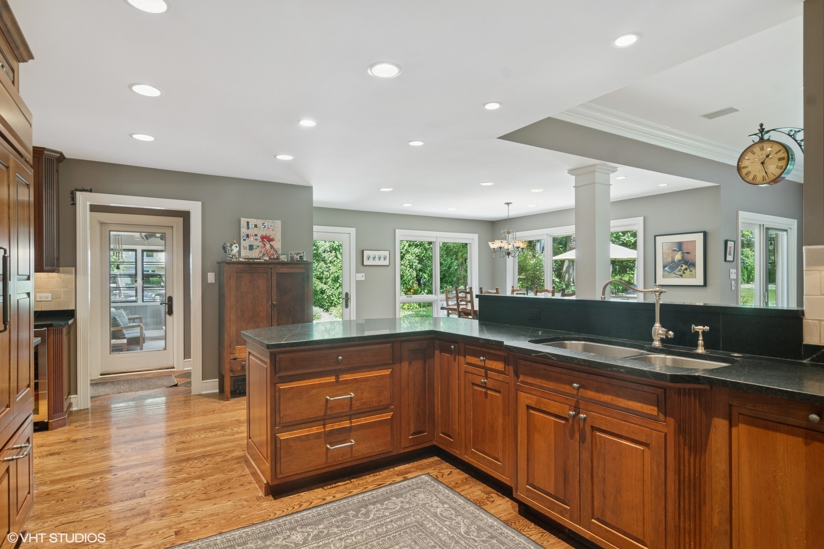 2007 Crestwood Lane, Palatine, IL 60067