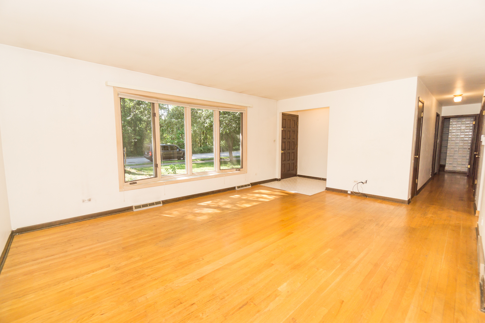 305 Montclare Lane, Wood Dale, IL 60191