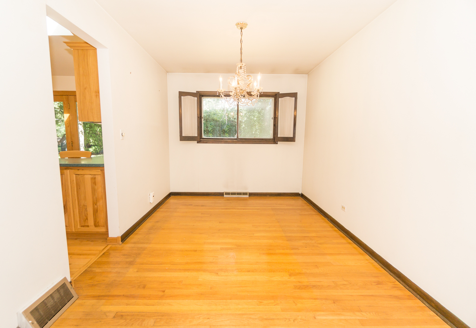 305 Montclare Lane, Wood Dale, IL 60191