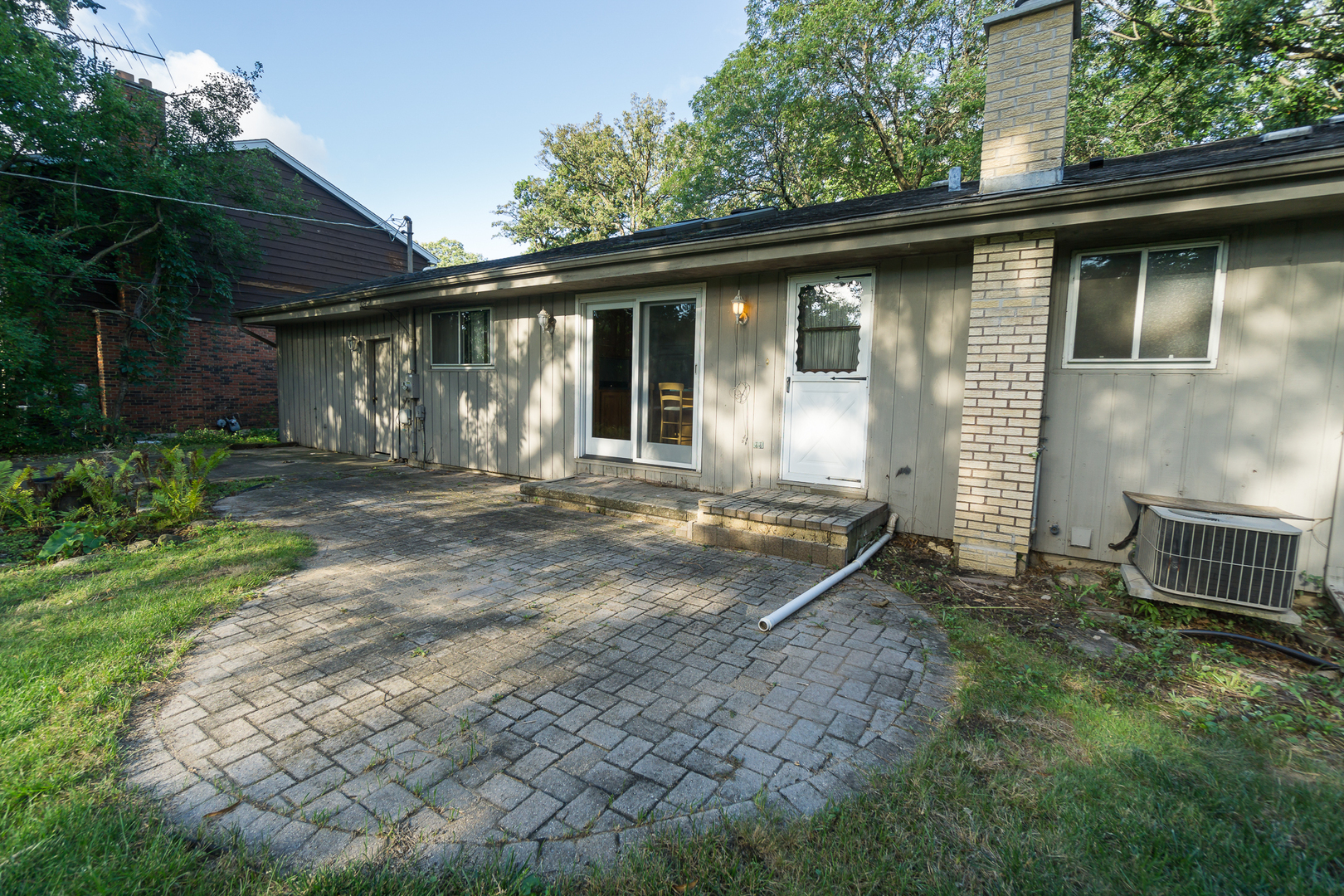 305 Montclare Lane, Wood Dale, IL 60191