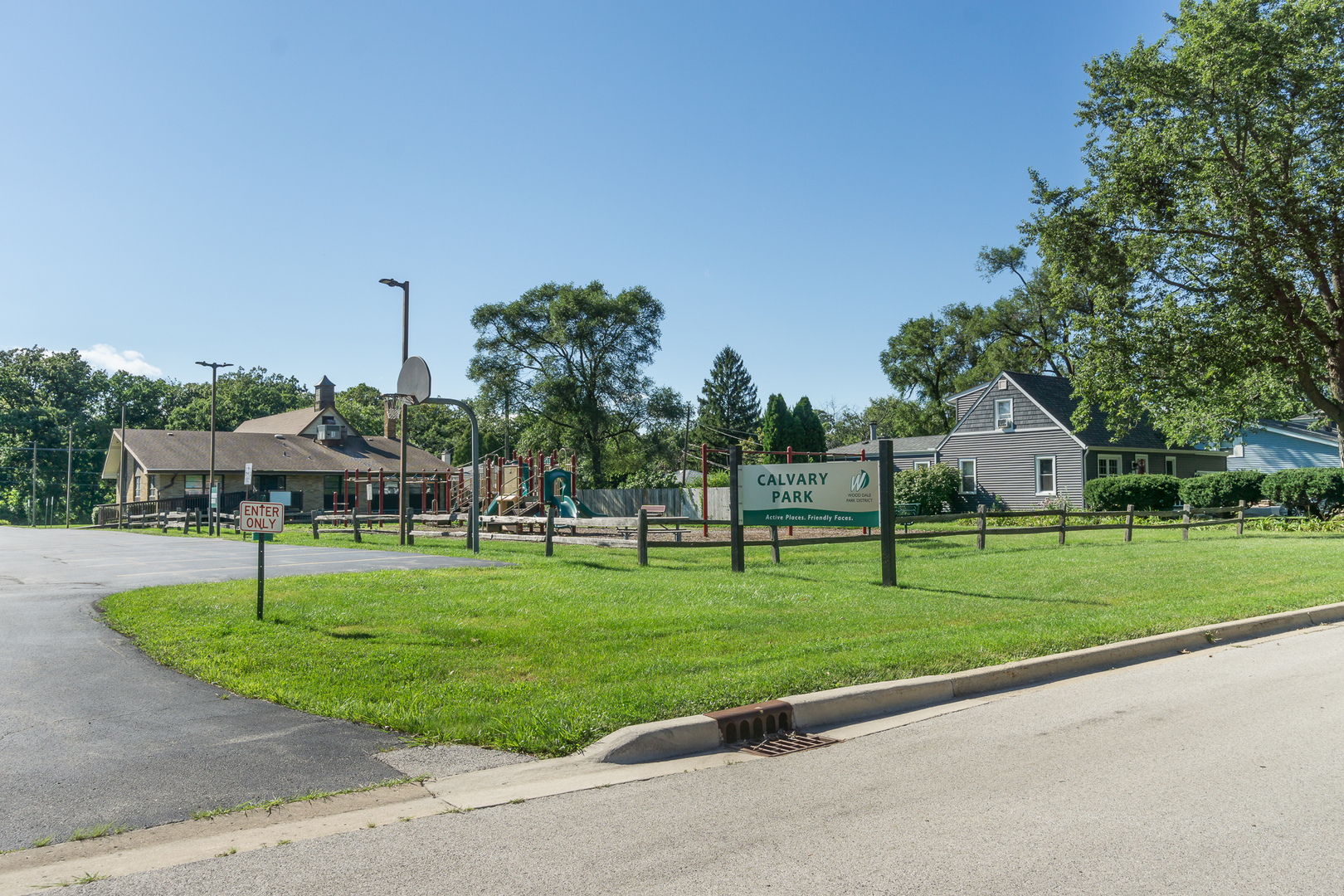 305 Montclare Lane, Wood Dale, IL 60191
