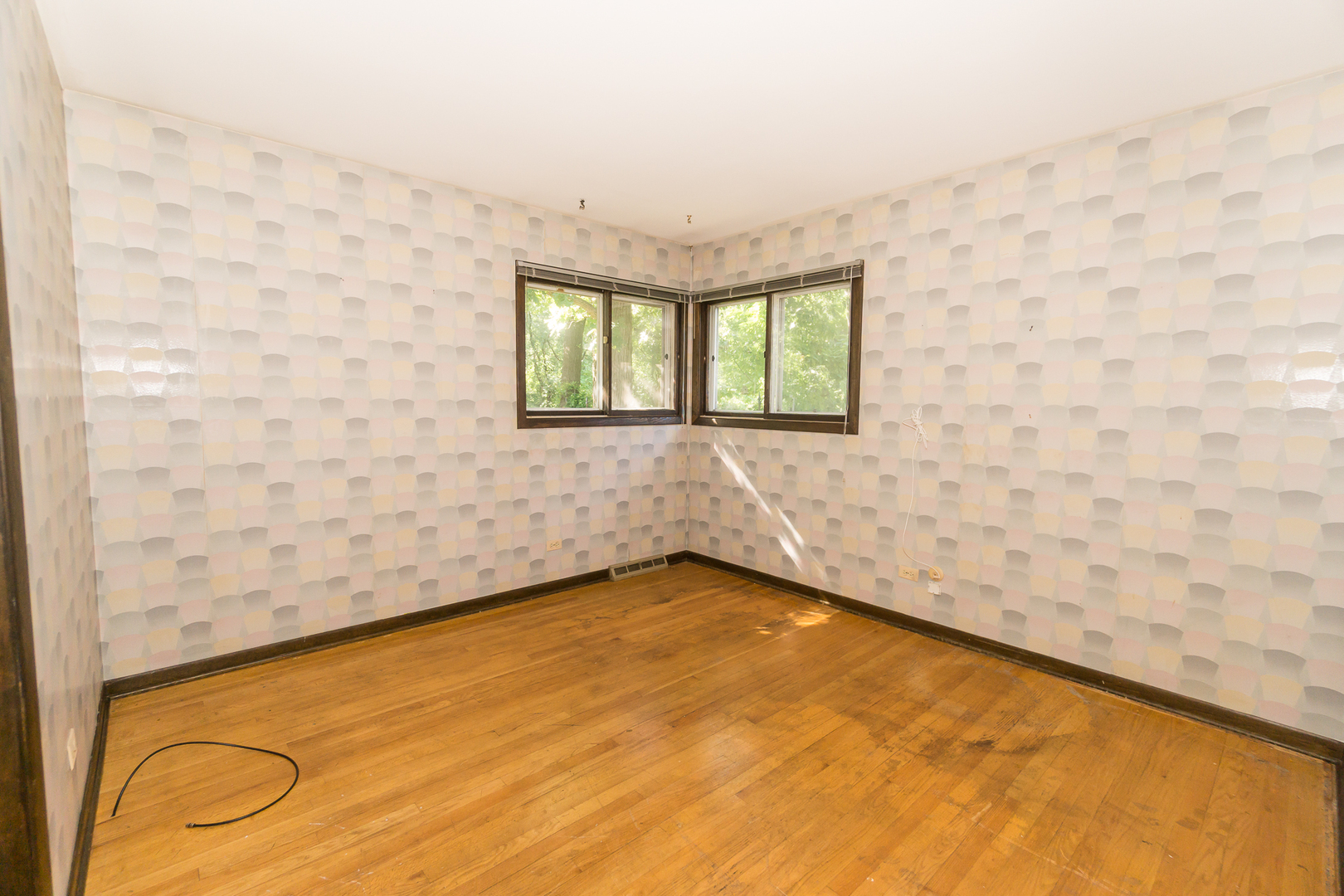 305 Montclare Lane, Wood Dale, IL 60191