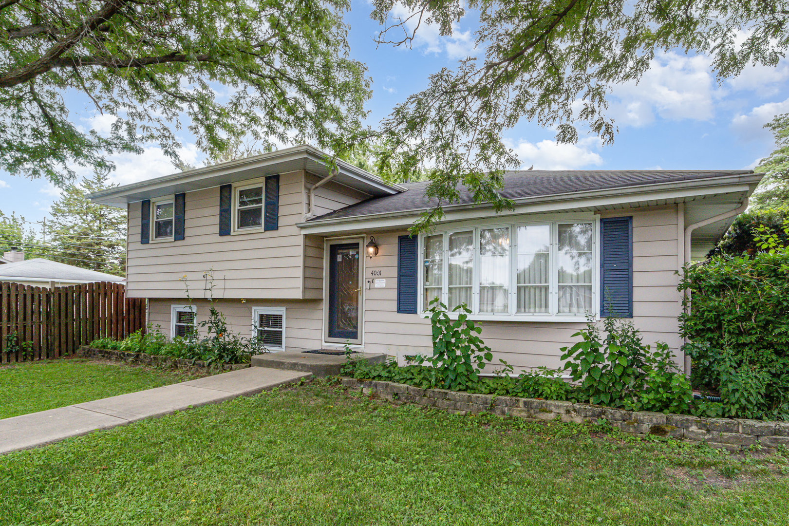 4001 N Lincoln Street, Westmont, IL 60559