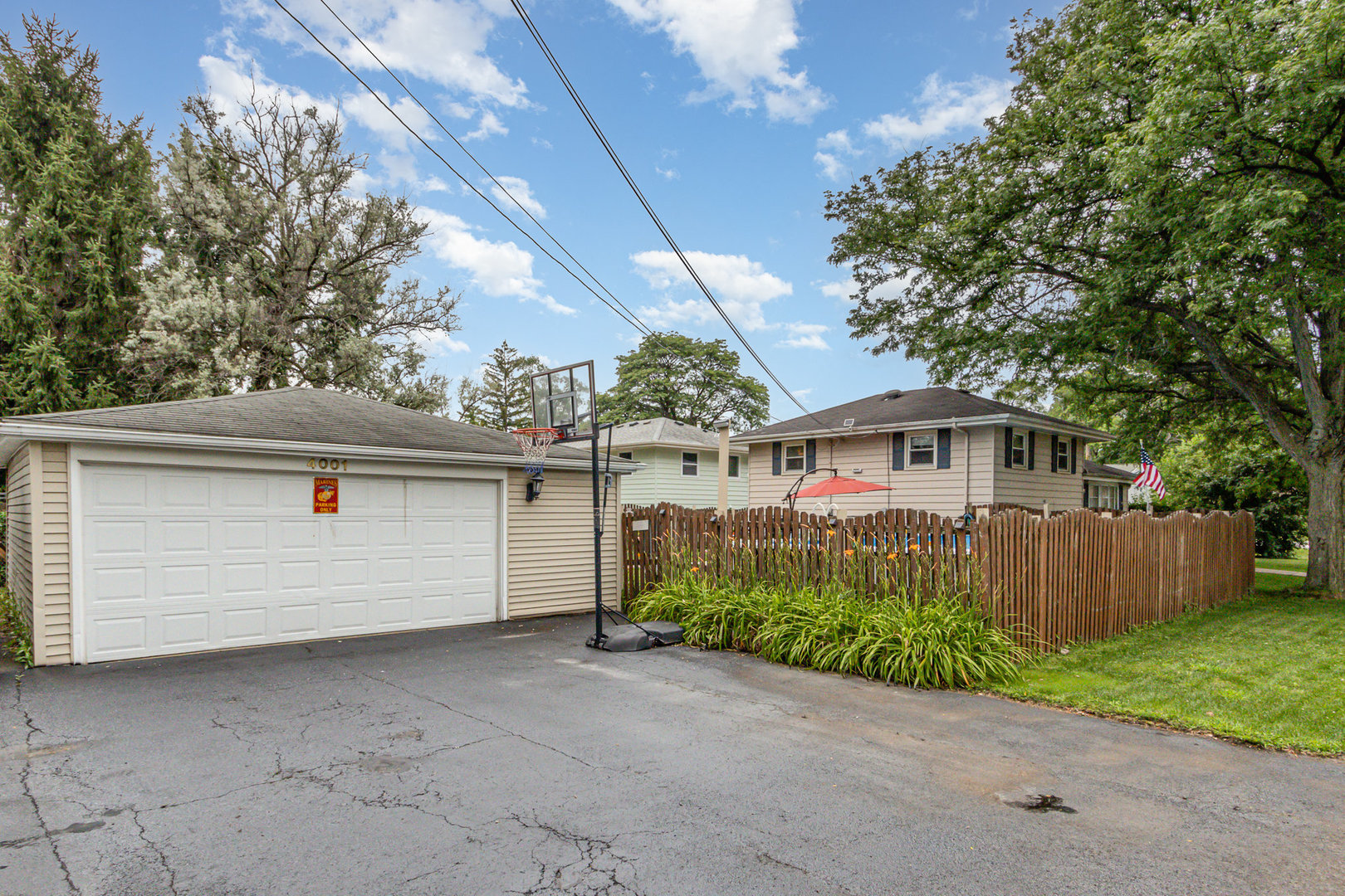4001 N Lincoln Street, Westmont, IL 60559