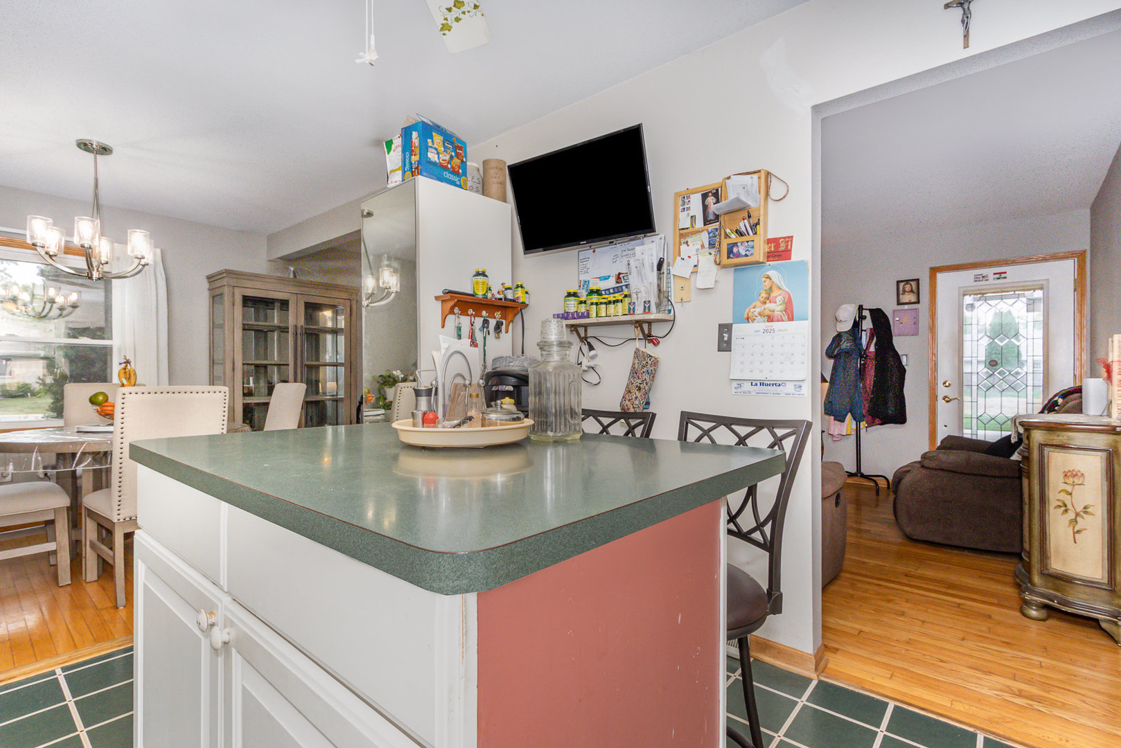 4001 N Lincoln Street, Westmont, IL 60559