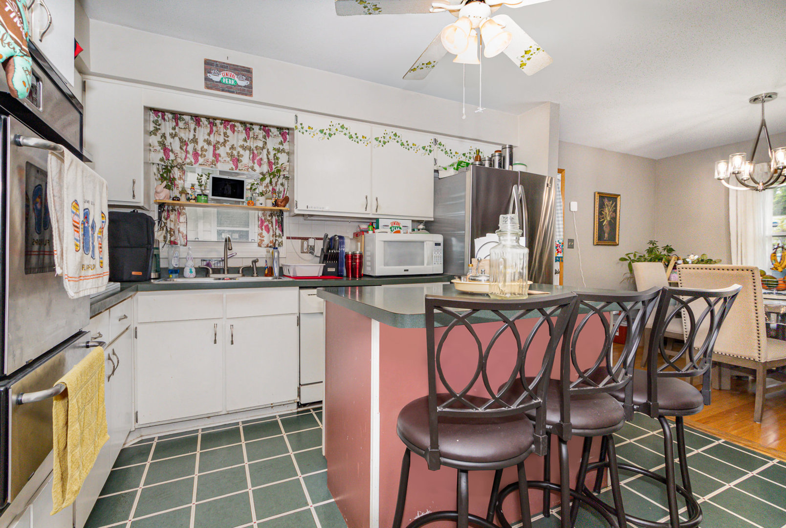 4001 N Lincoln Street, Westmont, IL 60559