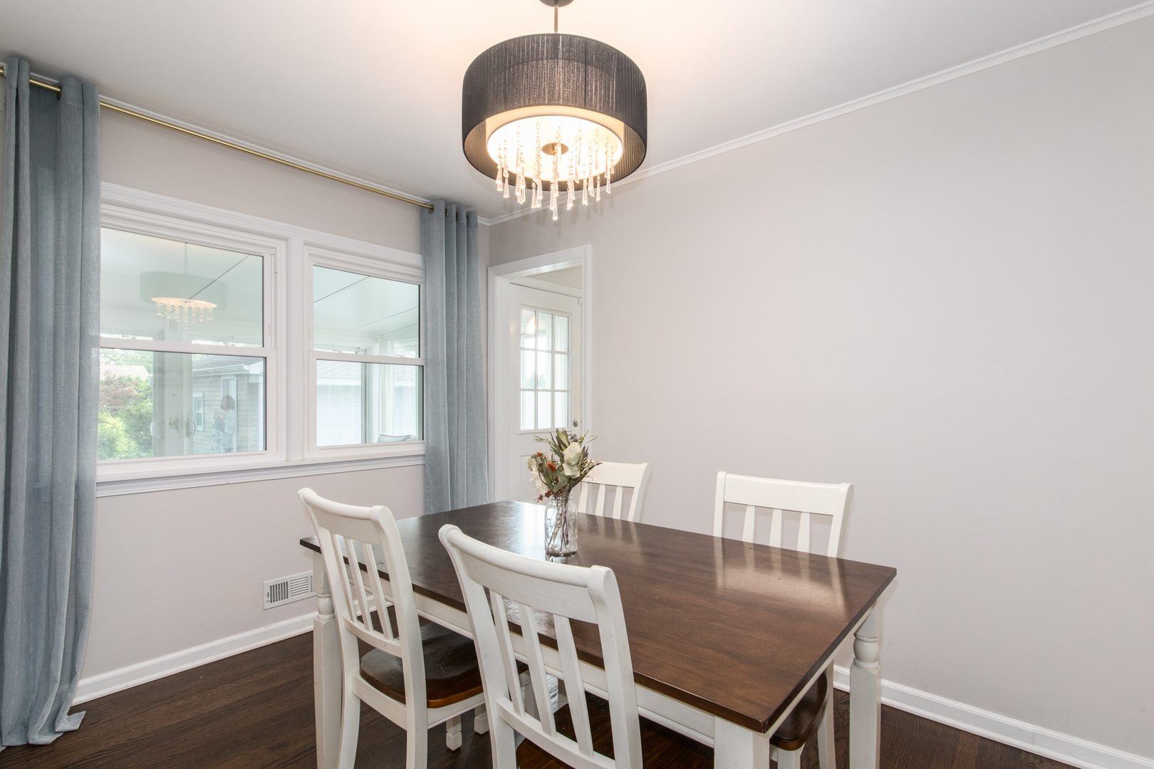 1409 S 5th Avenue, Des Plaines, IL 60018