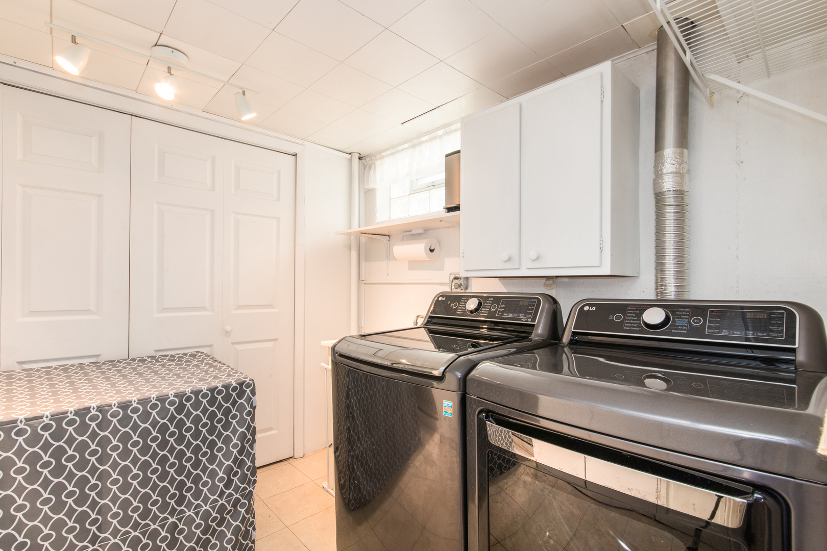 1409 S 5th Avenue, Des Plaines, IL 60018