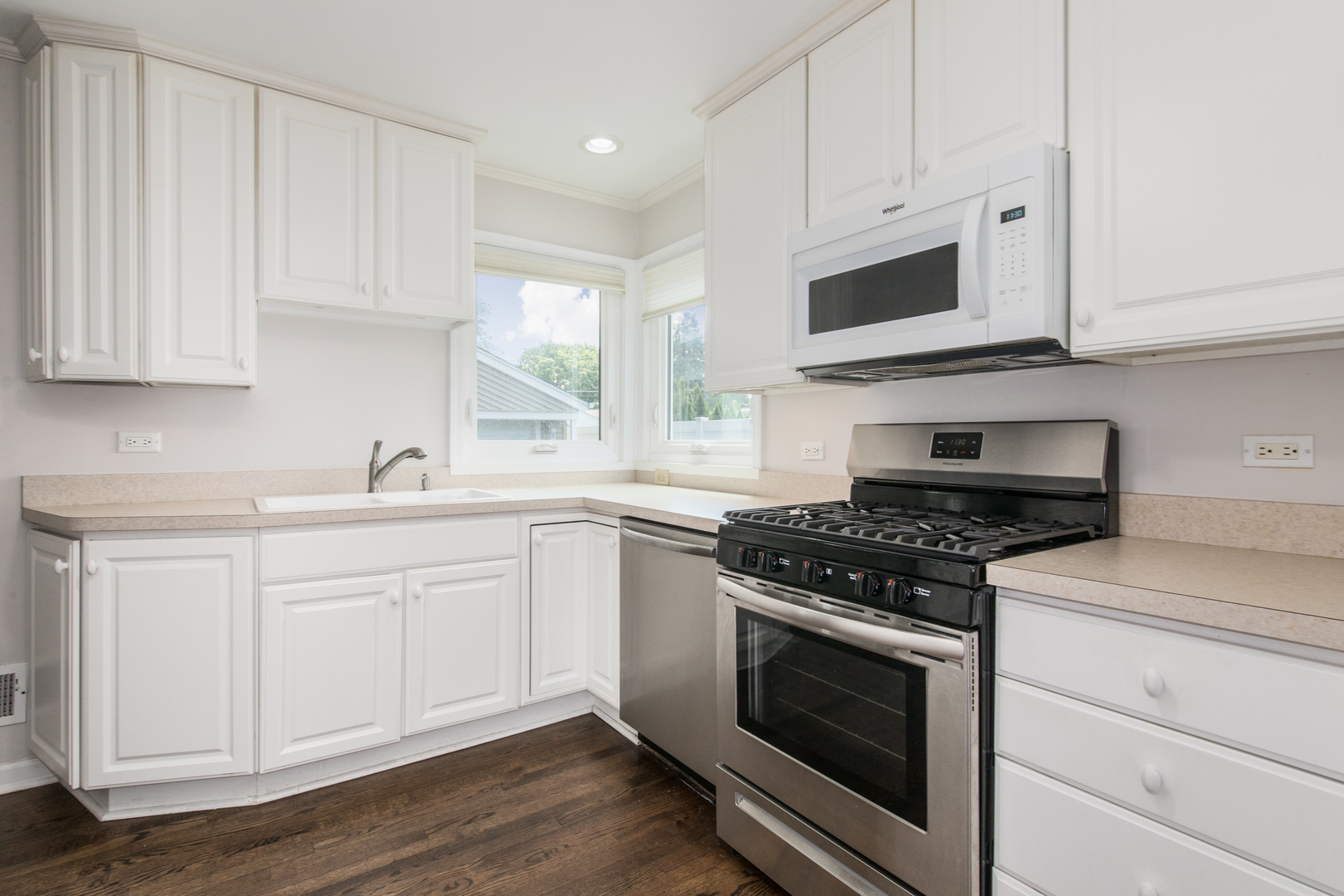 1409 S 5th Avenue, Des Plaines, IL 60018