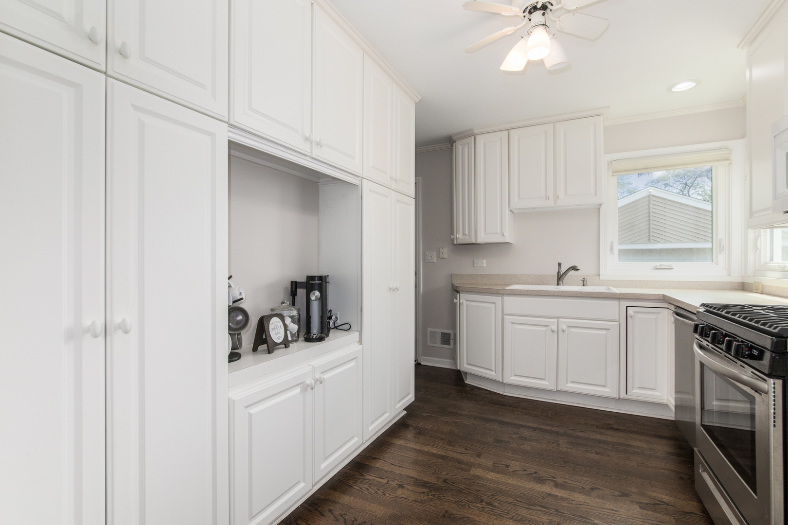 1409 S 5th Avenue, Des Plaines, IL 60018