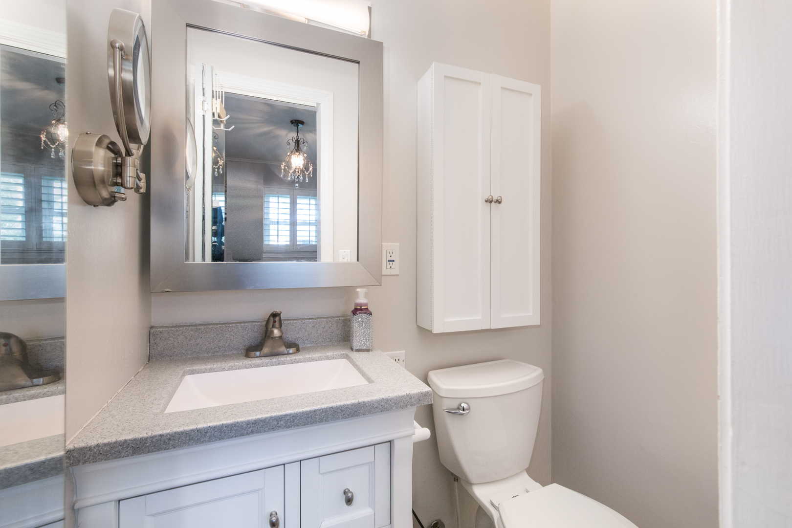 1409 S 5th Avenue, Des Plaines, IL 60018