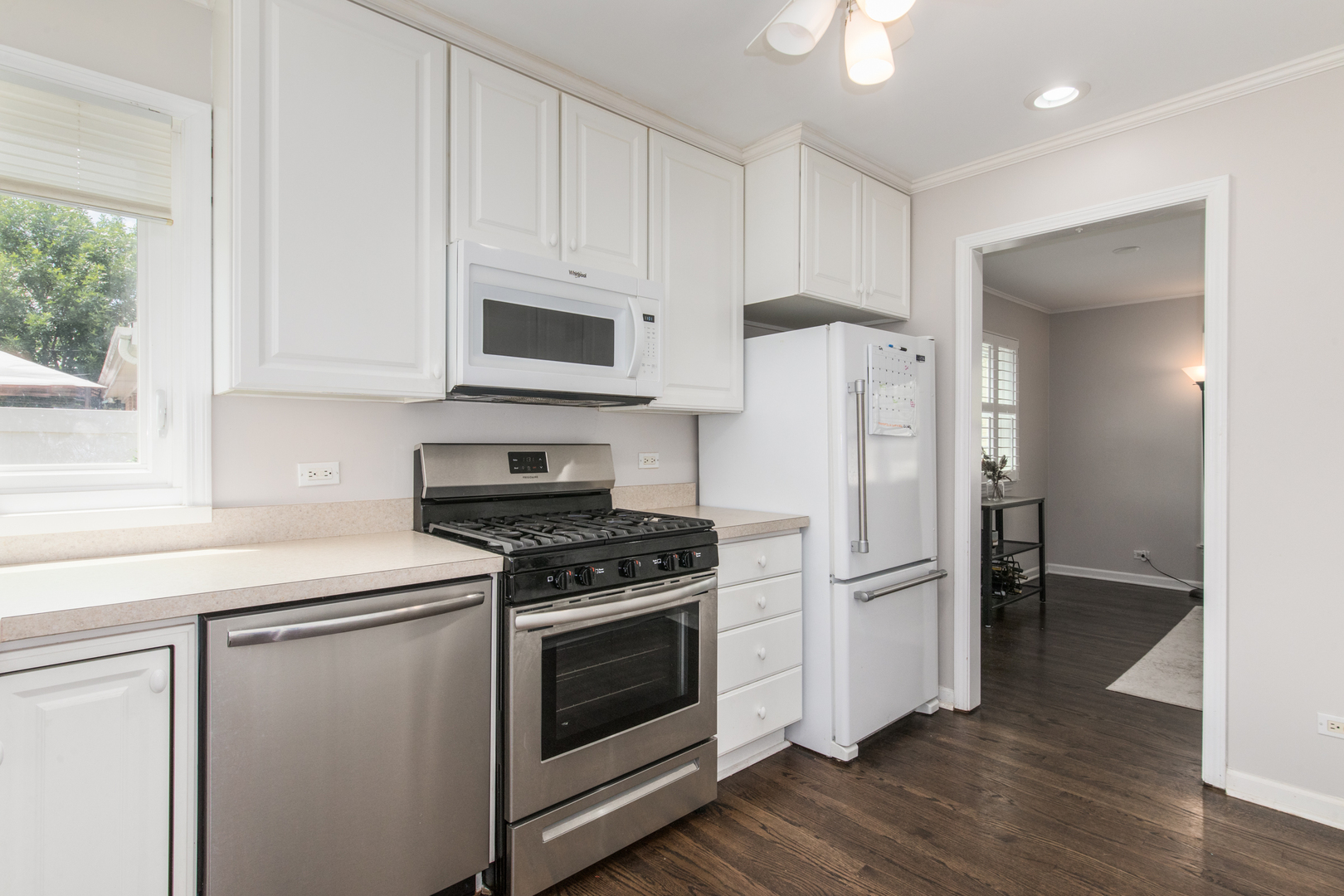 1409 S 5th Avenue, Des Plaines, IL 60018