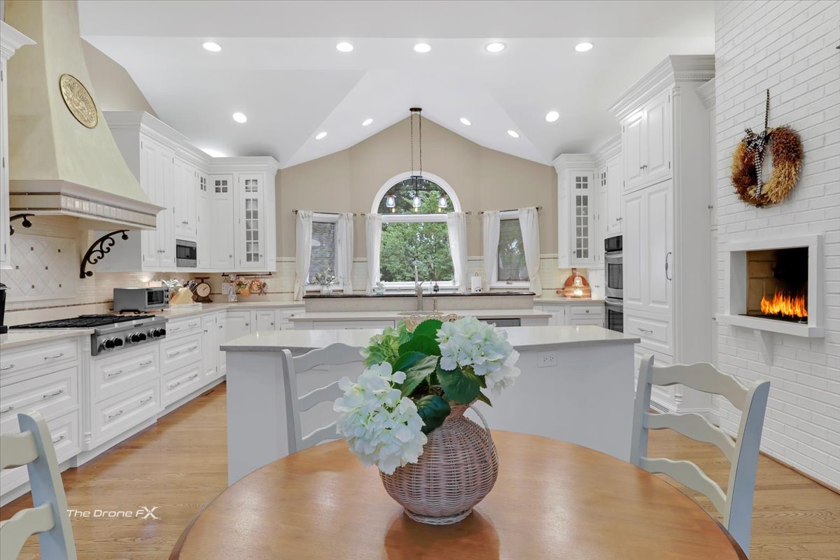 1417 Sherwood Lane, Geneva, IL 60134