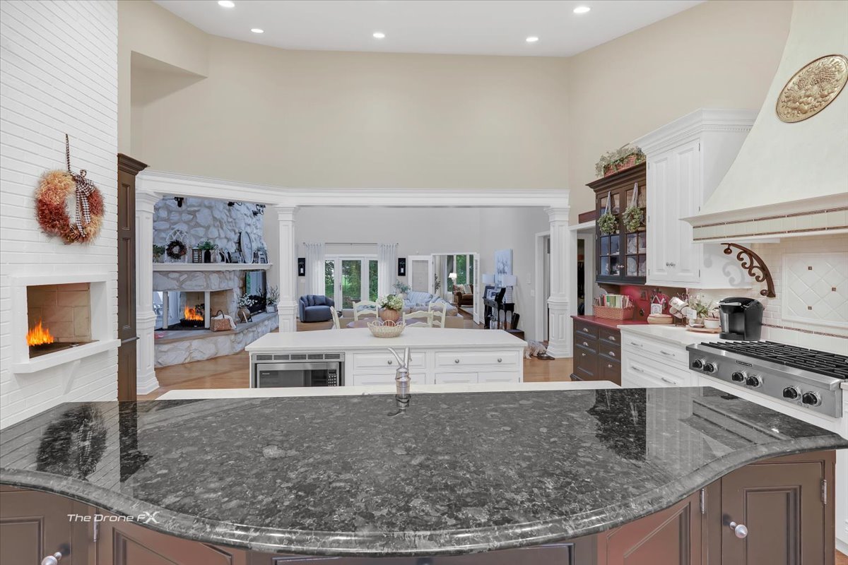 1417 Sherwood Lane, Geneva, IL 60134