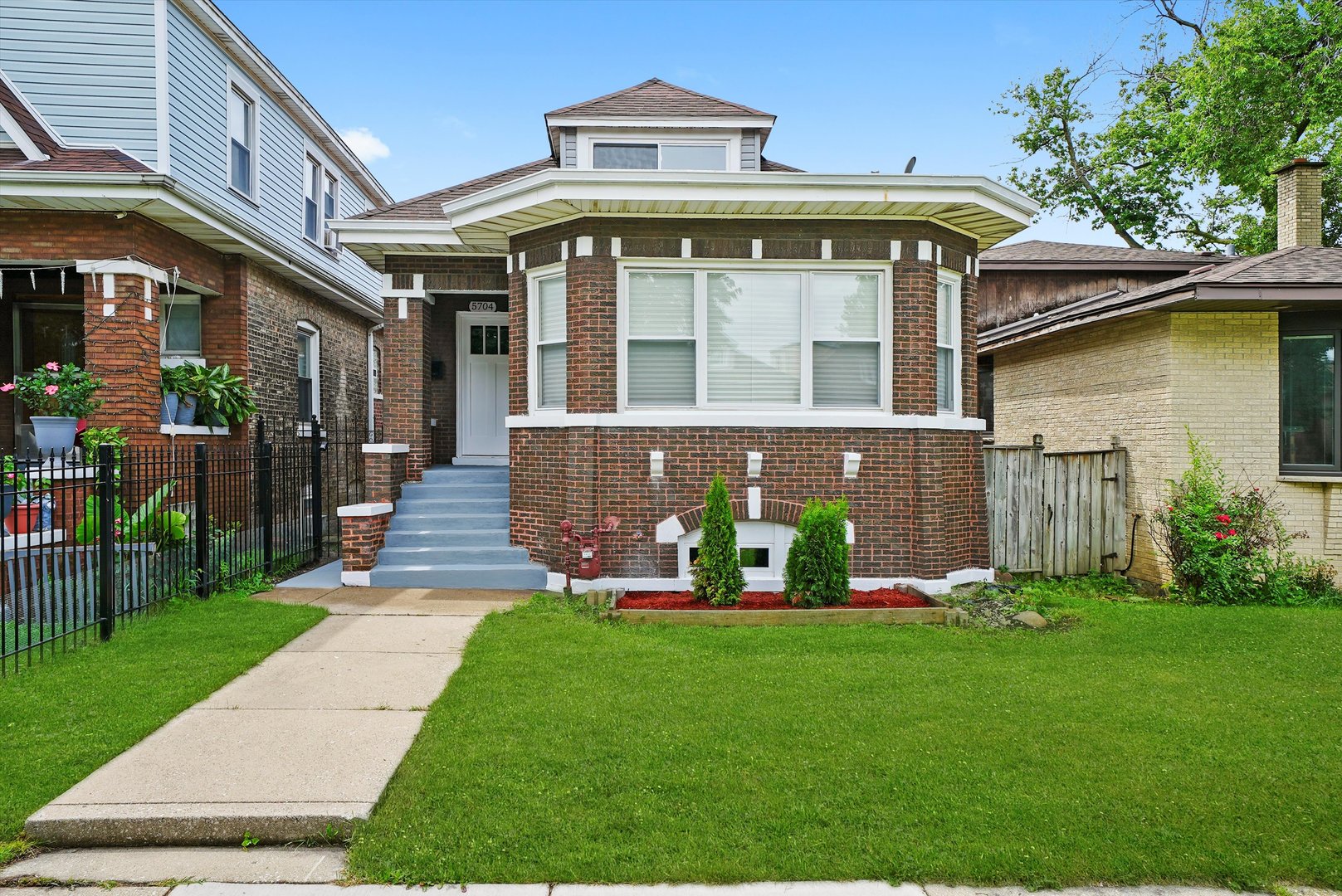 5704 S Homan Avenue, Chicago, IL 60629