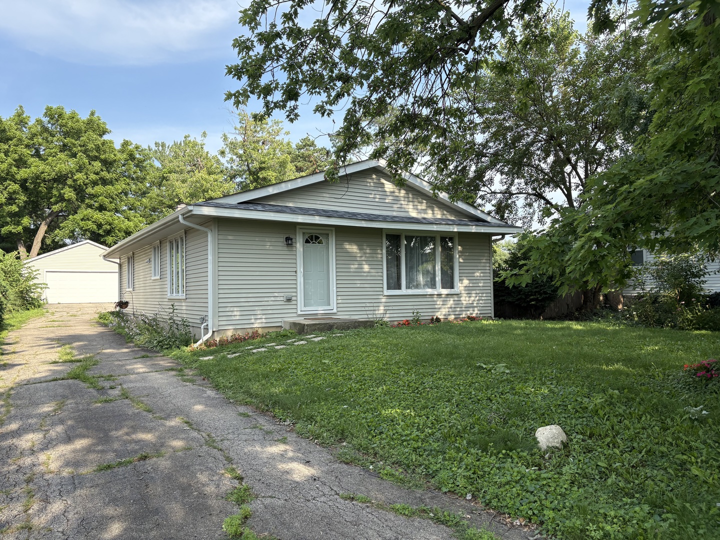 4231 Belle Aire Lane, Downers Grove, IL 60515