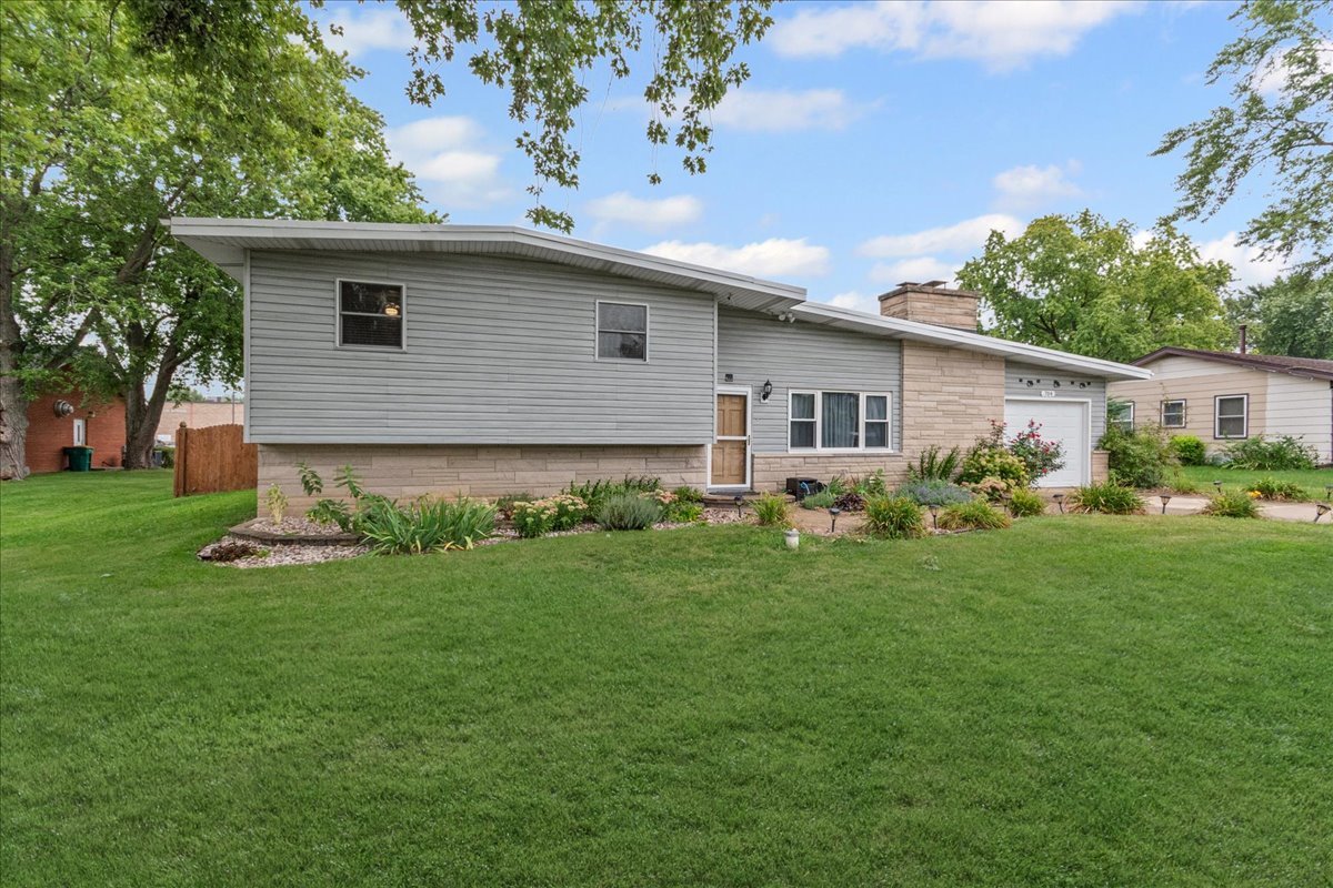 704 Helene Street, Shorewood, IL 60404