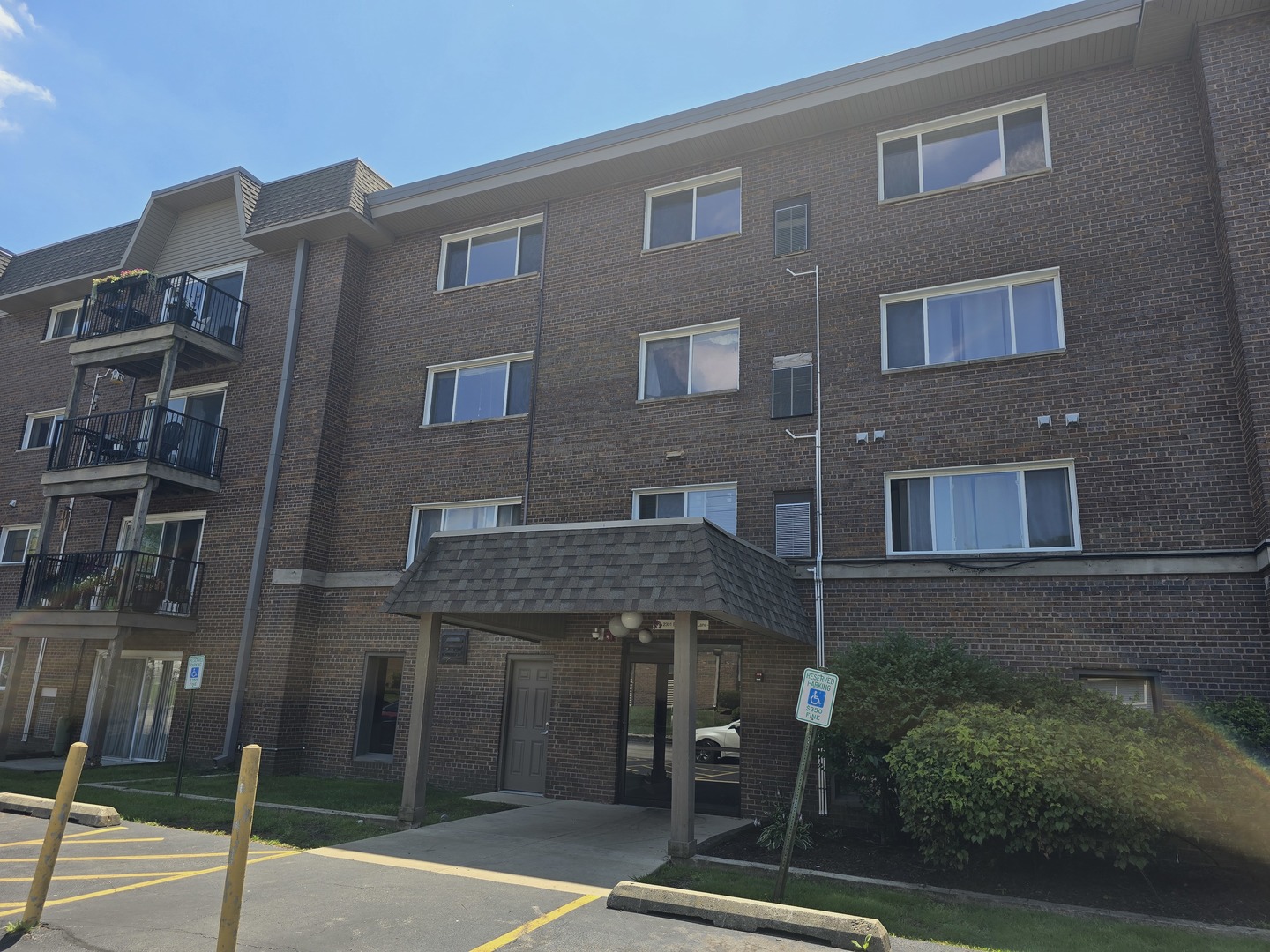 2301 Beau Monde Lane #206, Lisle, IL 60532