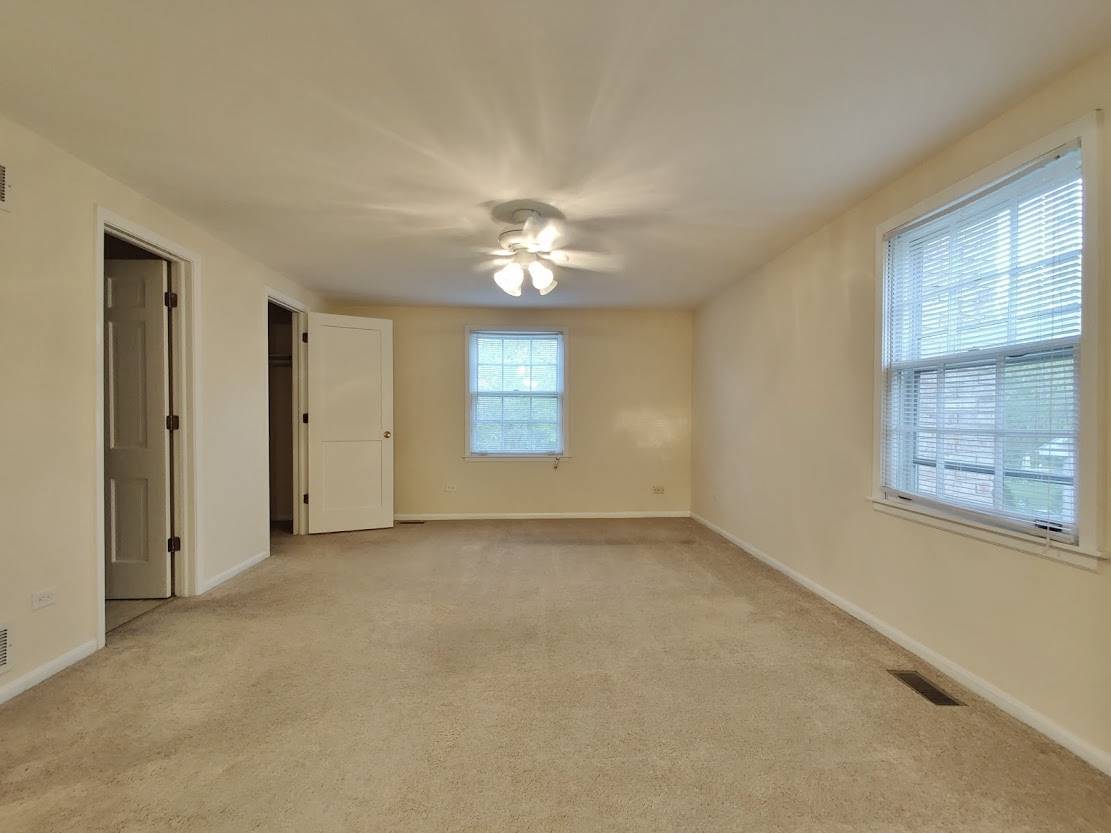 1520 Chippewa Drive, Naperville, IL 60563