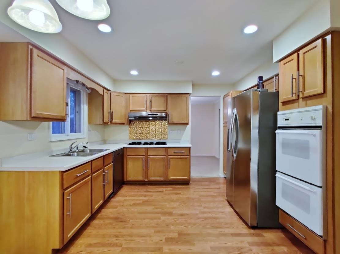 1520 Chippewa Drive, Naperville, IL 60563