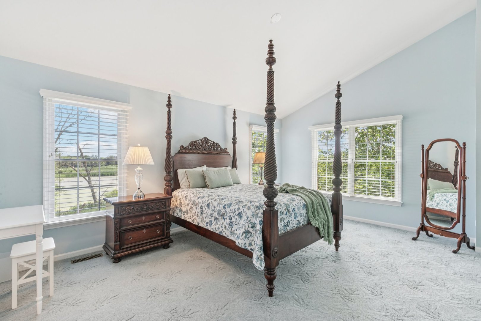 23 Harborside Way, Hawthorn Woods, IL 60047