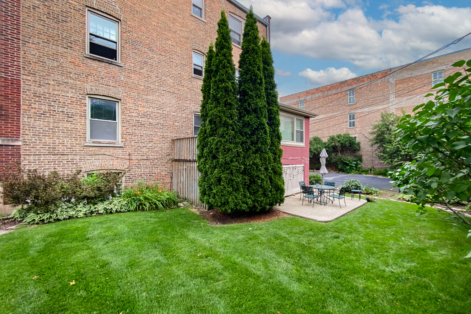 11 S 6th Avenue #1B, La Grange, IL 60525