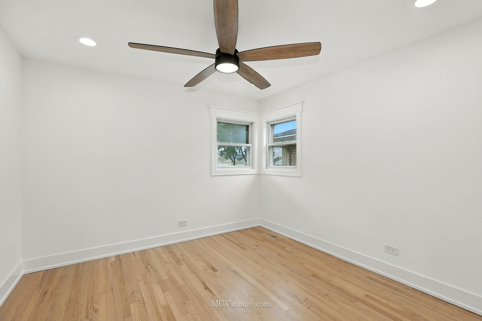 5605 S Massasoit Avenue, Chicago, IL 60638