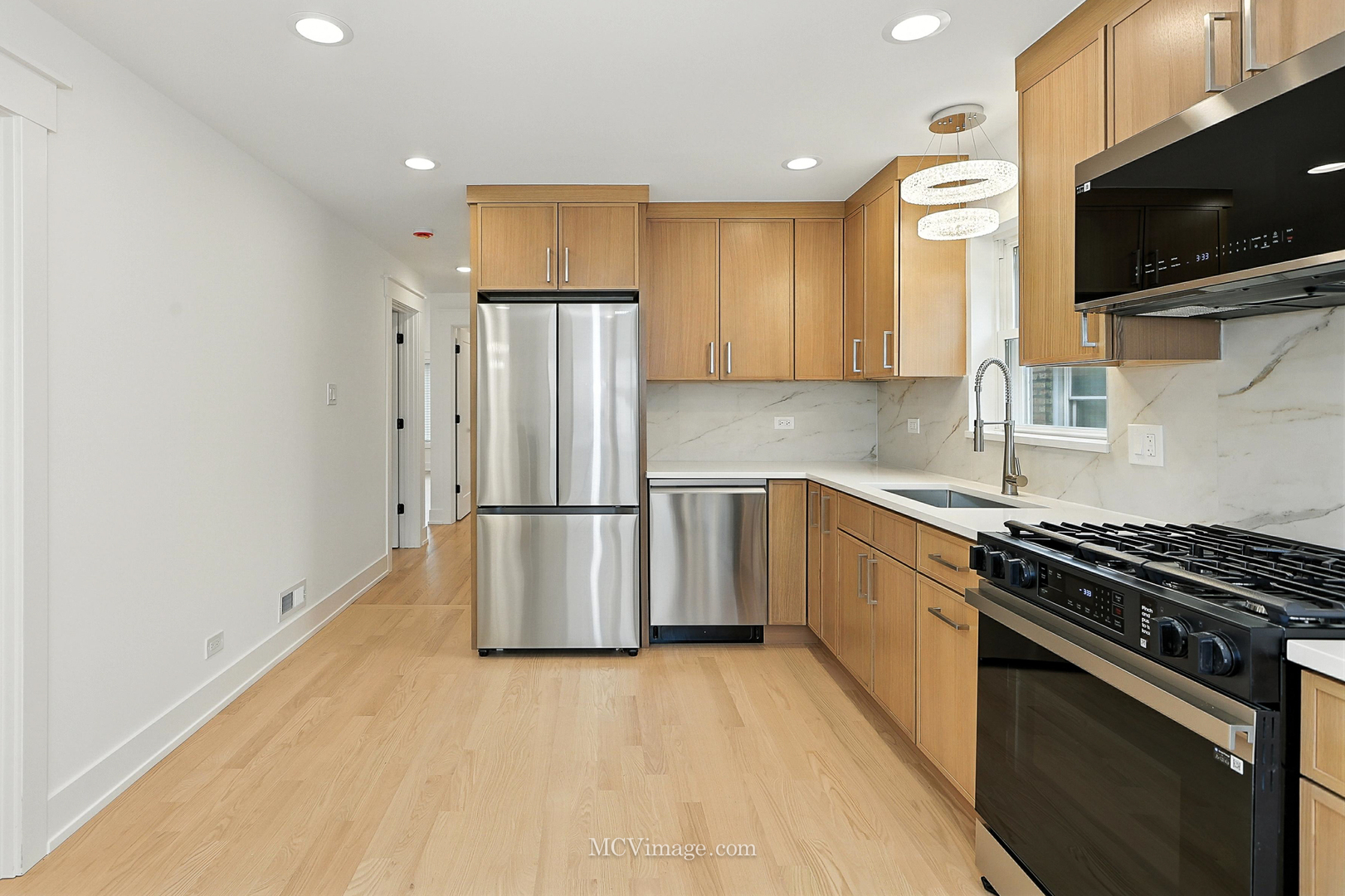 5605 S Massasoit Avenue, Chicago, IL 60638