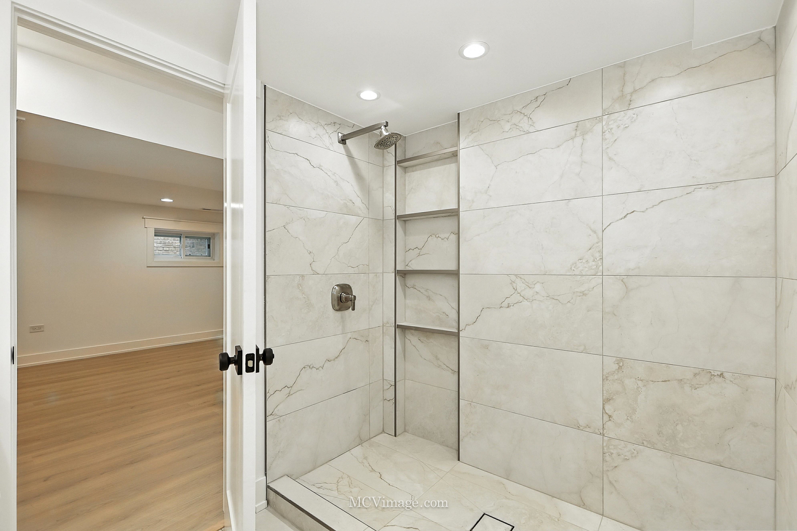 5605 S Massasoit Avenue, Chicago, IL 60638