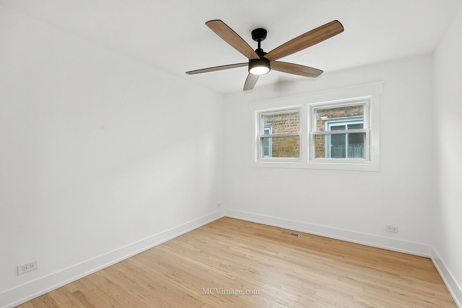 5605 S Massasoit Avenue, Chicago, IL 60638