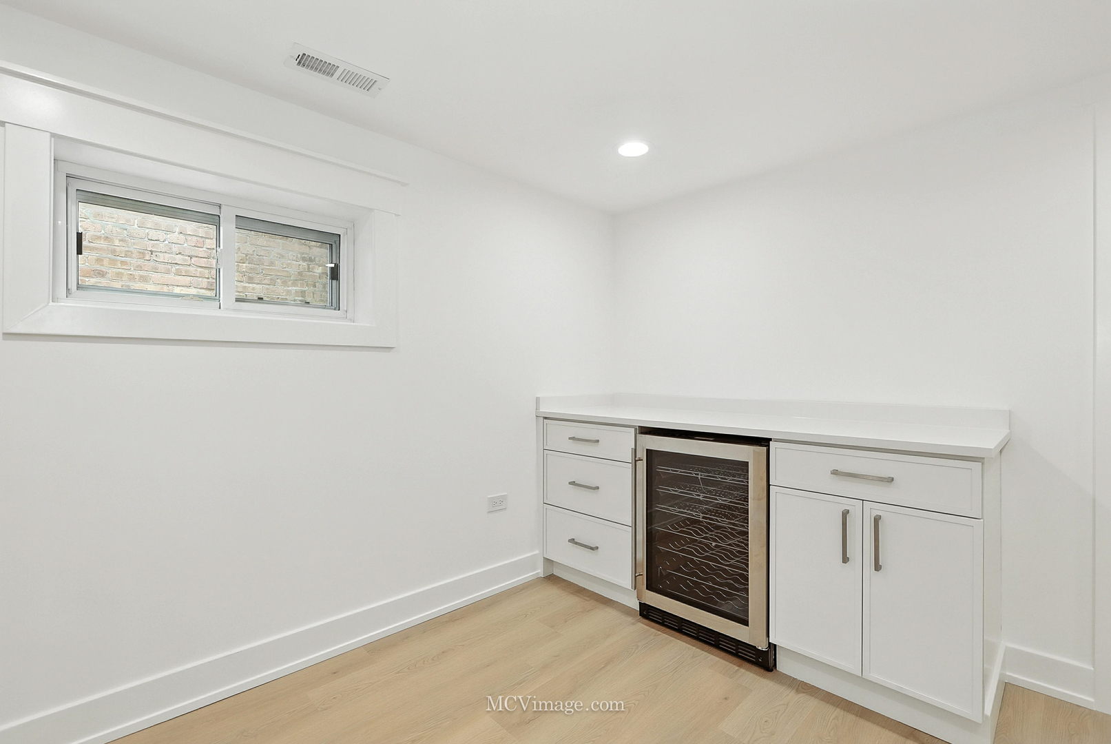 5605 S Massasoit Avenue, Chicago, IL 60638