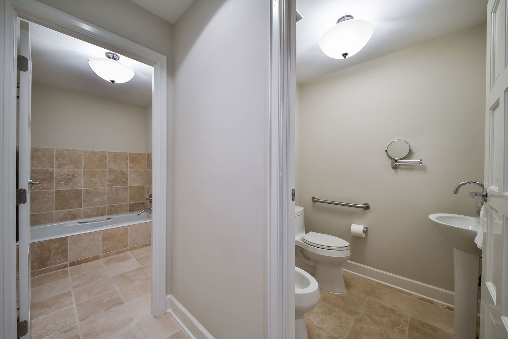 5 Oak Brook Club Drive #N305, Oak Brook, IL 60523