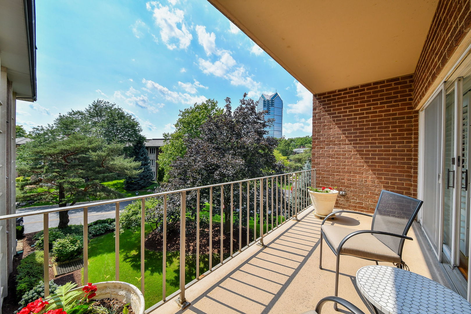 5 Oak Brook Club Drive #N305, Oak Brook, IL 60523