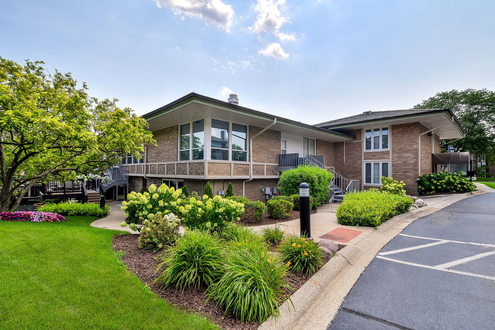 5 Oak Brook Club Drive #N305, Oak Brook, IL 60523