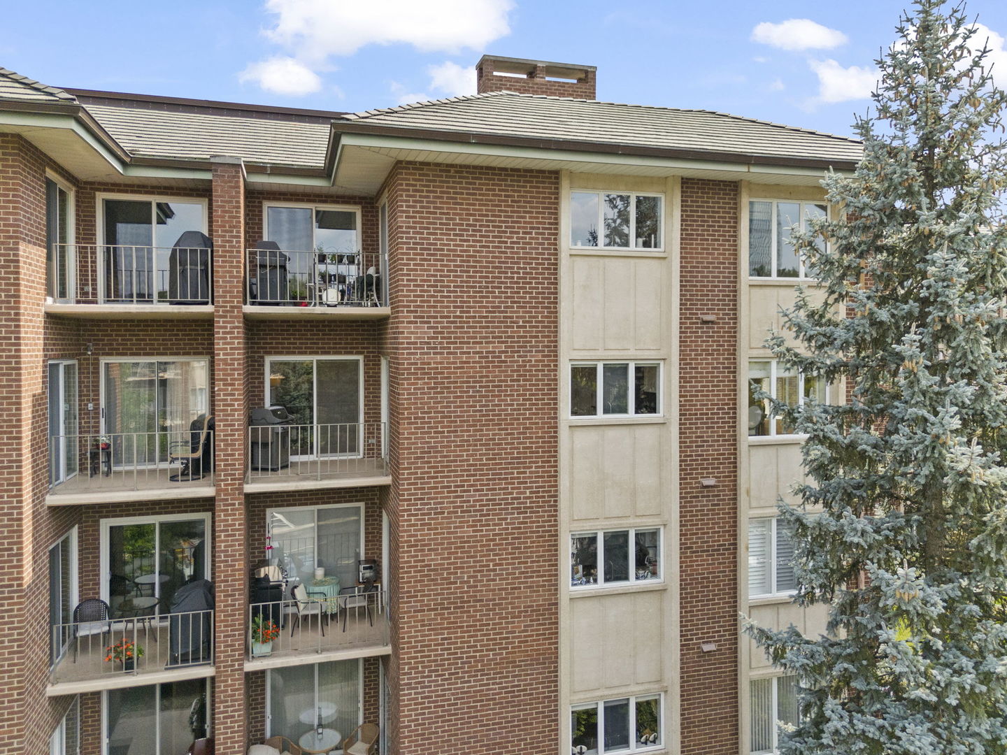 5 Oak Brook Club Drive #N305, Oak Brook, IL 60523