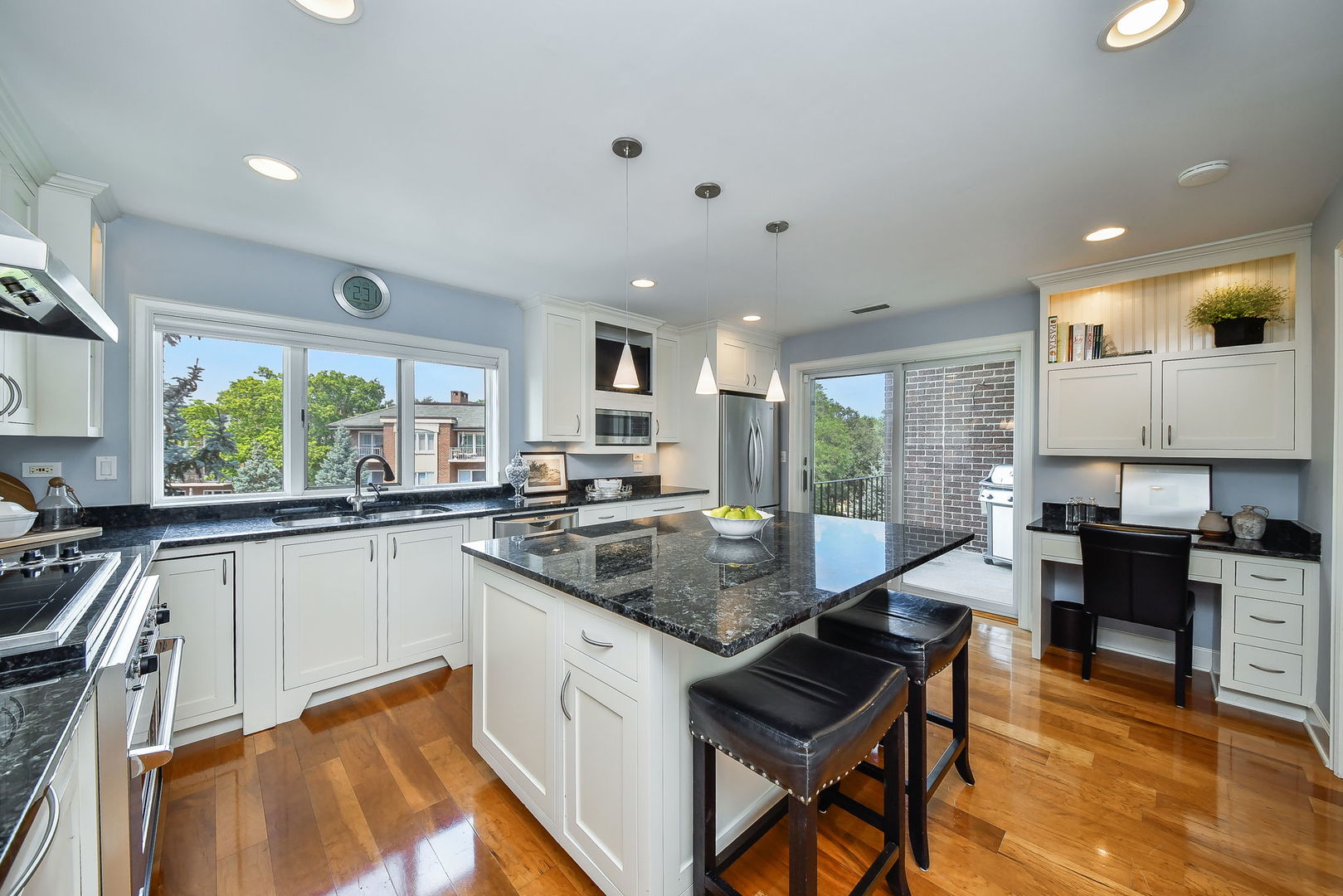 5 Oak Brook Club Drive #N305, Oak Brook, IL 60523