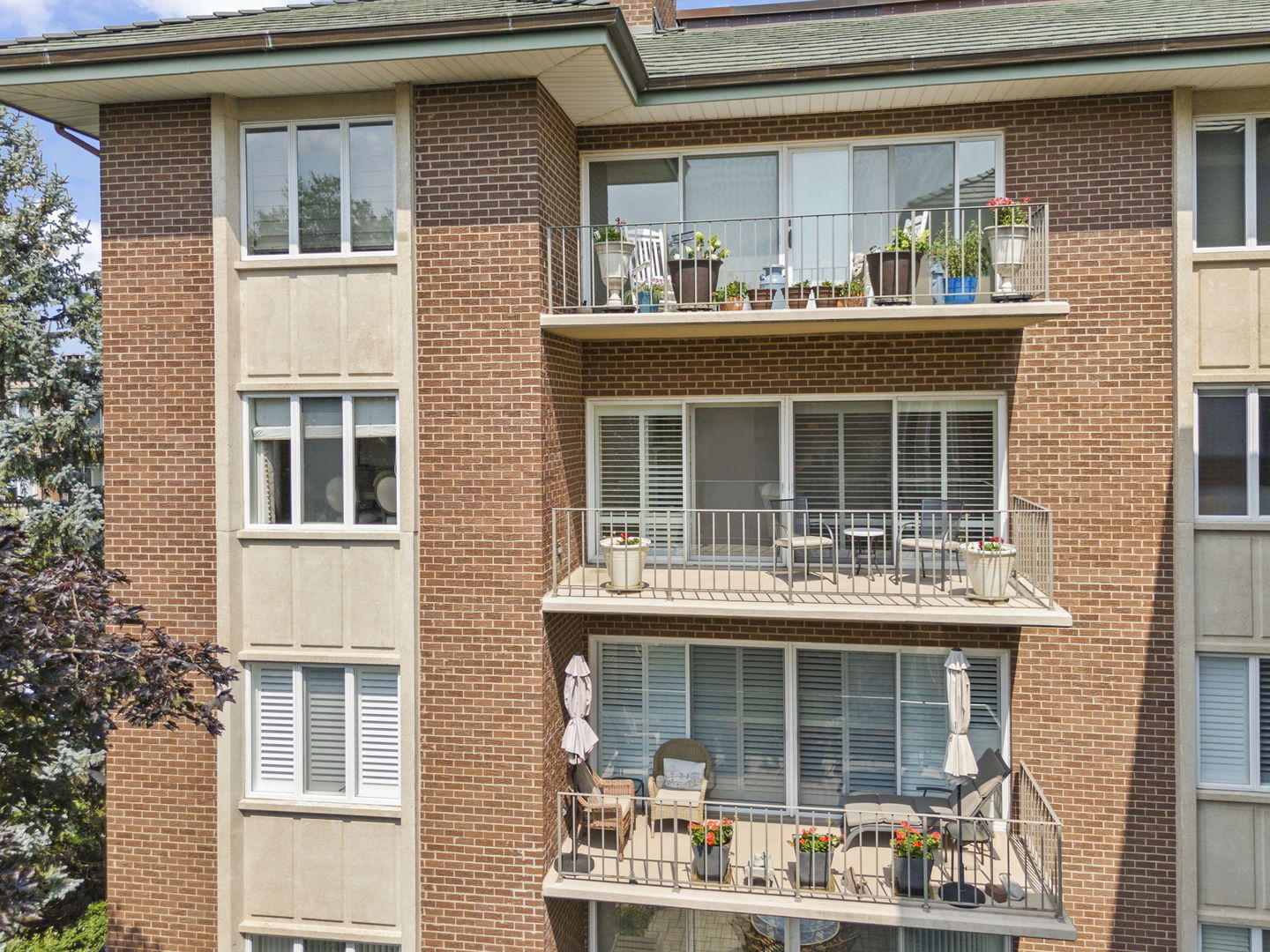 5 Oak Brook Club Drive #N305, Oak Brook, IL 60523