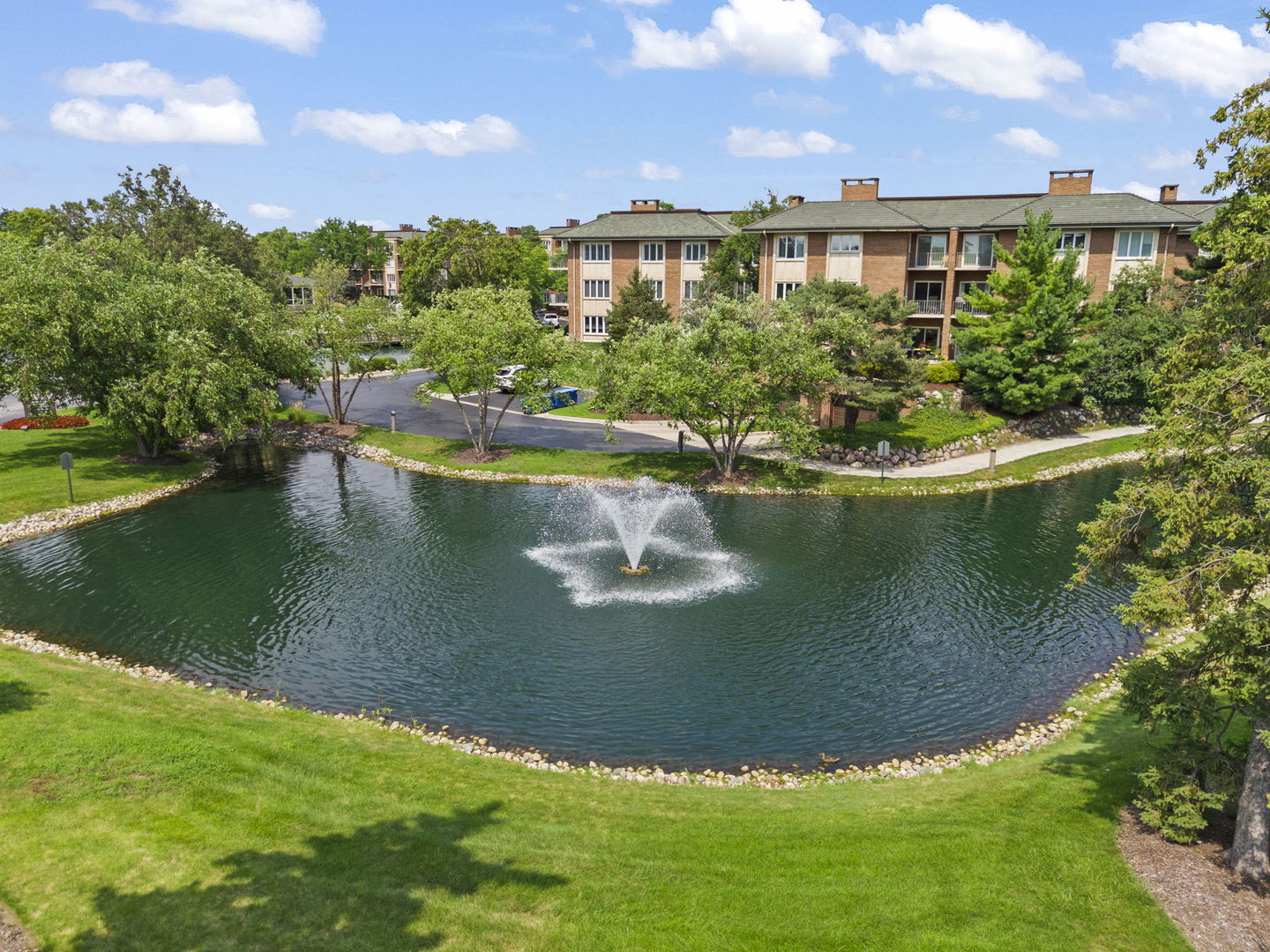 5 Oak Brook Club Drive #N305, Oak Brook, IL 60523